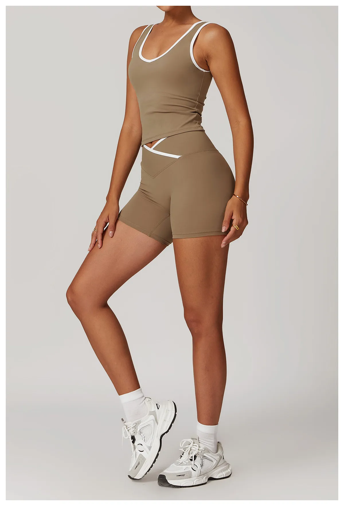 Custom Women’s Activewear Set V-Neck Tank Top High-Waist Shorts with Contrast Trim